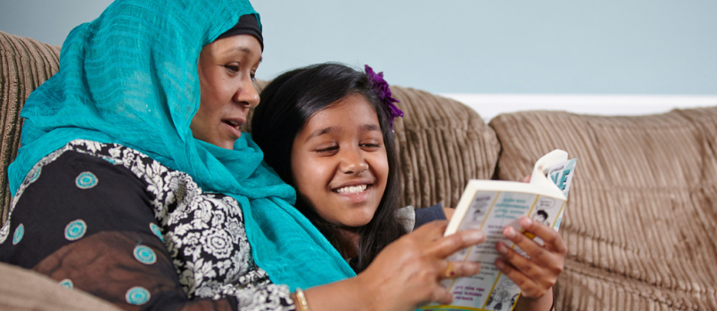 muslim mum and child reading